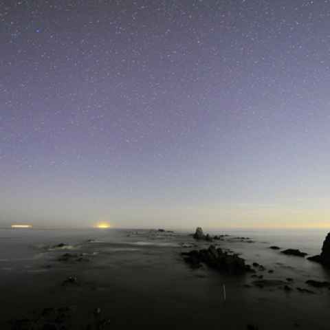 大地の果てに昇る星