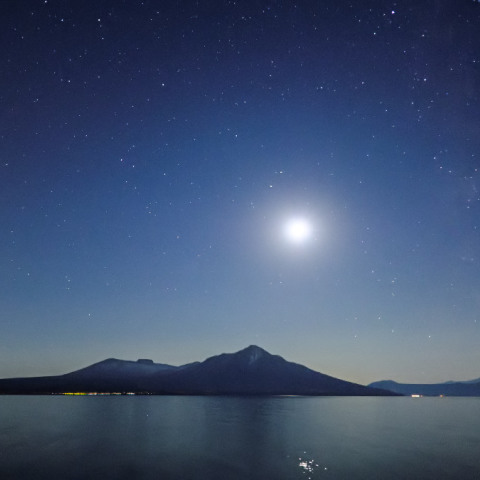 月夜の支笏湖