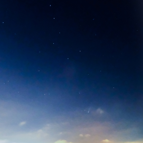 北斗七星とネオワイズ彗星