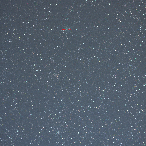 ２１日早朝、月明下のハートレー彗星