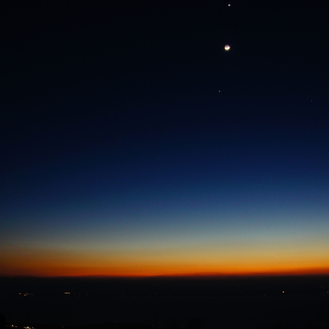 金星と月、木星の直列