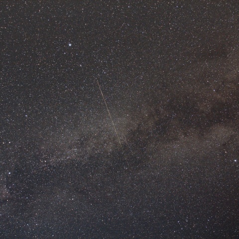 天の川を渡るみずがめ座η流星群