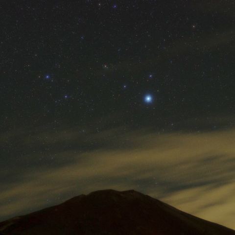 富士山に沈むこと座