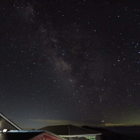 白馬山荘と天の川とさそり