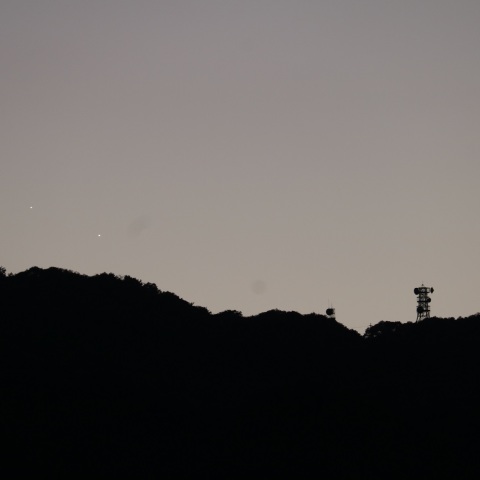 生駒山に沈む木星と金星