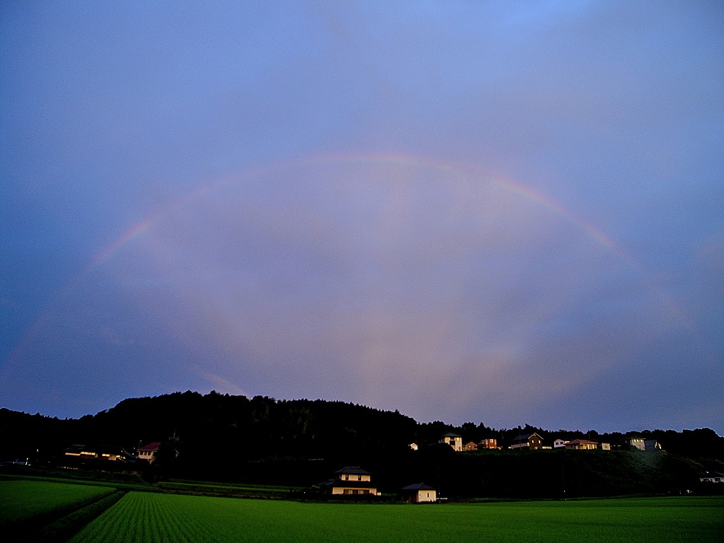 朝の虹と反薄明光線 By ピッコロ 天体写真ギャラリー