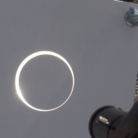 金環日食（投影された太陽と月）