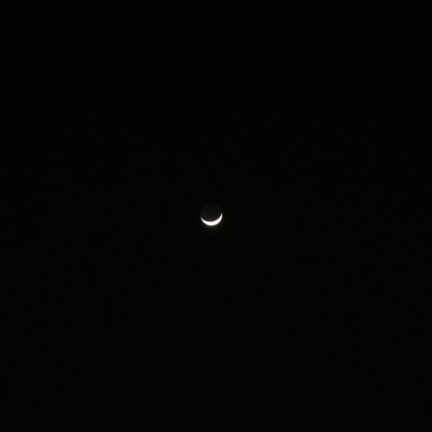 月齢4の細い月と金星・木星が並ぶ