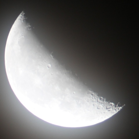 薄雲がかかった月齢２２．６の月