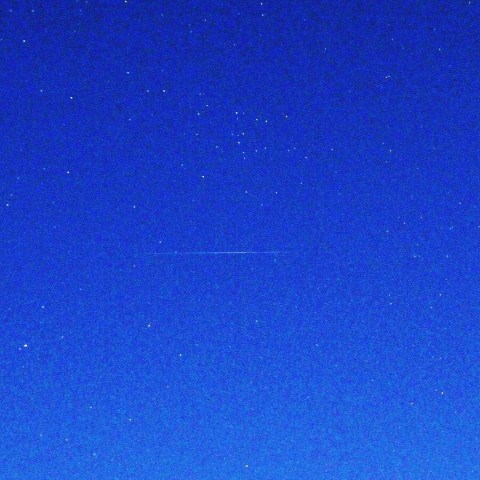 髪のような髪座の流星