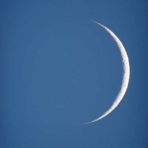 今夜の月（月齢 2.1）