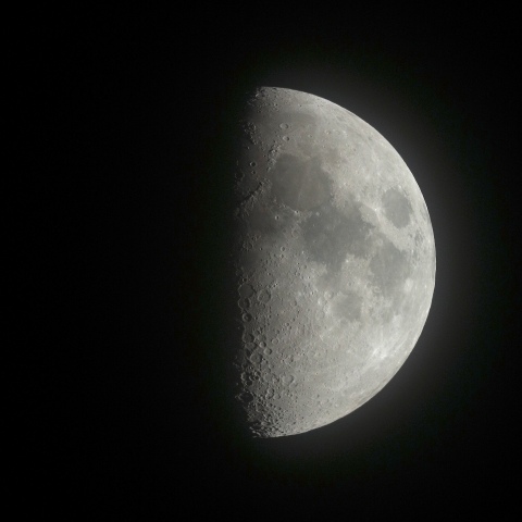 今夜の月（月齢8.1）