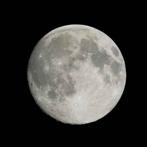 今夜の月（月齢14.2）