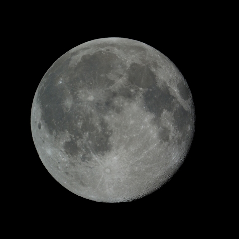 今夜の月（月齢16.2）