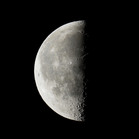 今朝の月（月齢22.6）