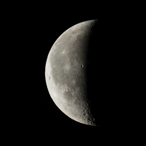 今朝の月（月齢23.6）