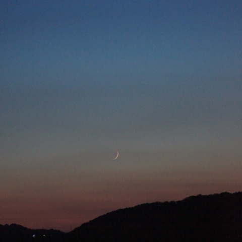 月齢1.8の細い月と宵の明星…