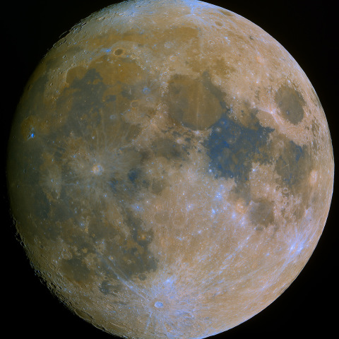 彩度強調の月(月齢12.3)