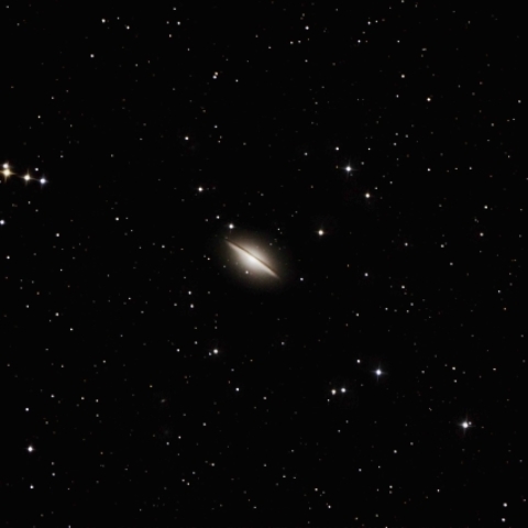 M104 ソンブレロ銀河