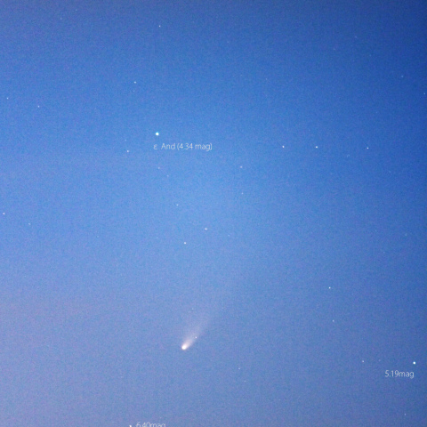 月明かりの中のパンスターズ彗星(C/2011 L4)