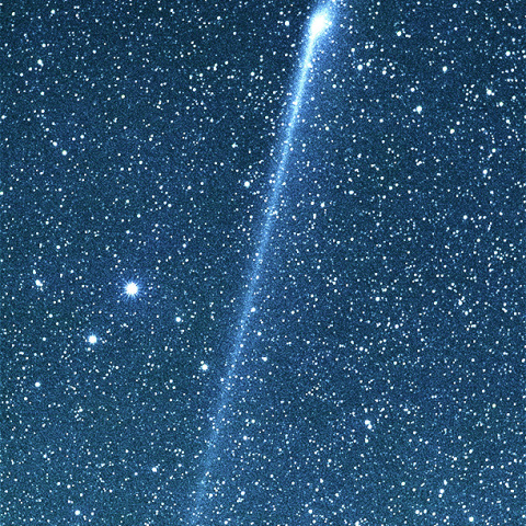 長いアンチテールのパンスターズ彗星