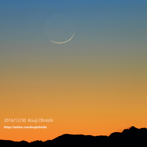 夕暮れの細い月（月齢1.1）