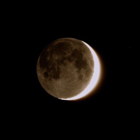 月齢2.3　地球照　　2024  5/10