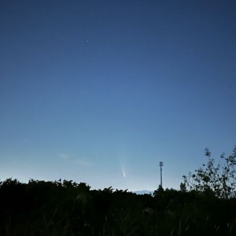 iPhoneで写した夕方の紫金山・アトラス彗星