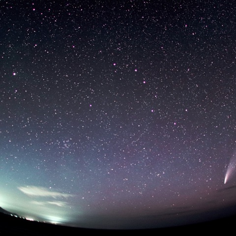 ネオワイズ彗星と利尻富士（C/2020 F3）