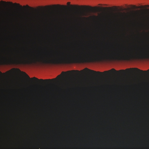 北アルプスに沈む紫金山・アトラス彗星 (C/2023 A3)