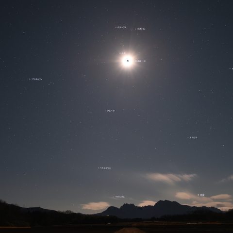 月 (月齢11.2) と火星の接近、冬空の明るい星々 (2025/02/10)