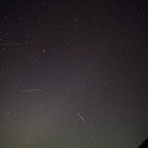 流星と人工衛星と飛行機の光跡