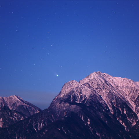 レナード彗星と甲斐駒ヶ岳　2021/12/20