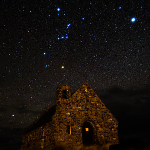 善き羊飼いの教会とオリオン座
