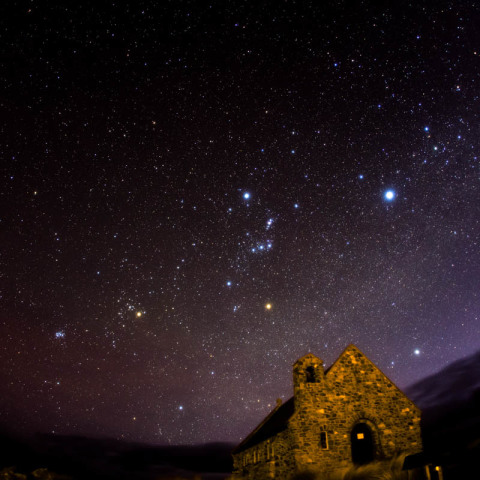 善き羊飼いの教会と冬の天の川