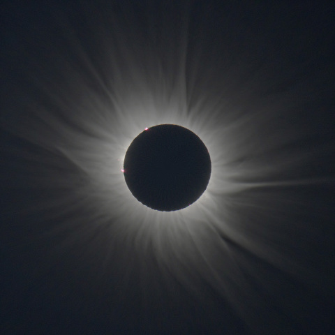 2015スバールバル諸島皆既日食コロナ