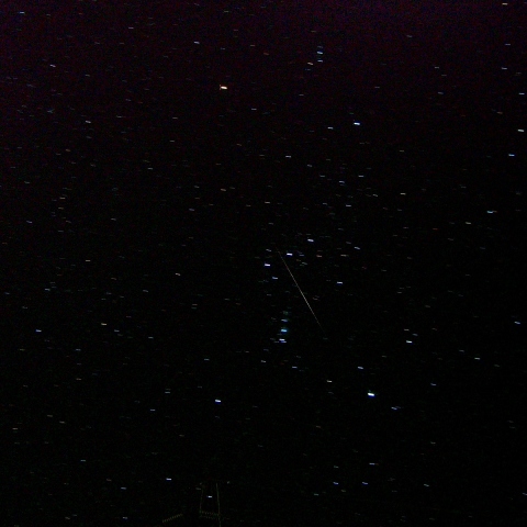 オリオン座を横切る流星