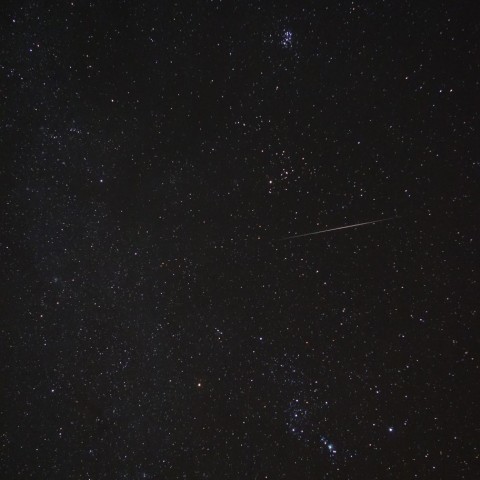 ヒアデスをかすめる流れ星＠伊豆大島