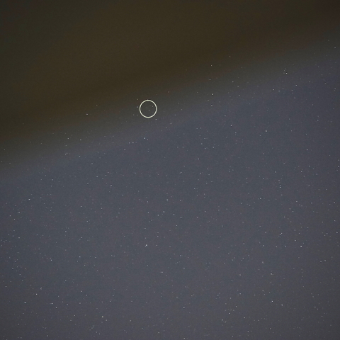 埋もれるカタリナ彗星