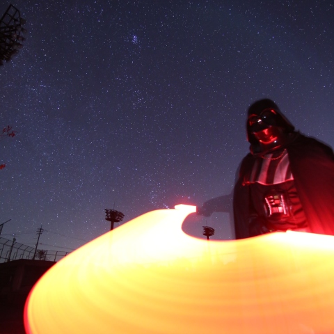 星降る暗黒の夜に