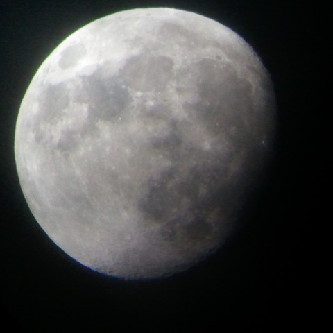 スマートフォンで撮る月