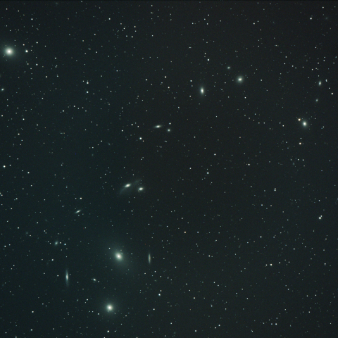 マルカリアンの銀河鎖と周辺