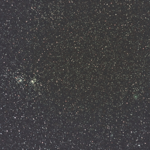 二重星団に接近するハートレー彗星