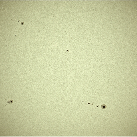 点在する黒点（黒点群）