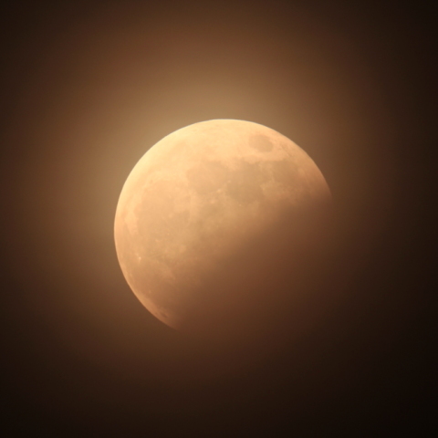 福島県伊達郡桑折町から見た部分月食最大