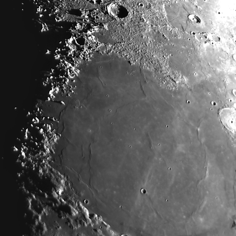 2023年4月27日 月齢7.3/ 晴れの海