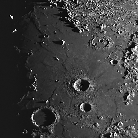 2023年4月28日 月齢8.3/ 雨の海の夜明け・2