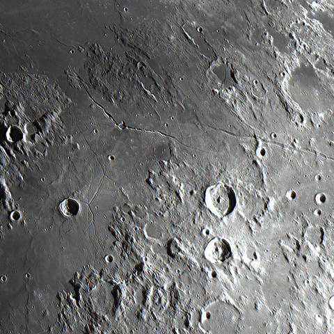 2023年4月28日 月齢8.3/  トリスネッカー谷・ヒギヌス谷・アリアデウス谷