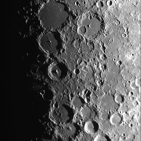 2023年4月28日 月齢8.3/ 中央火口列