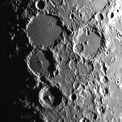 2023年4月28日 月齢8.3/ 中央火口列拡大